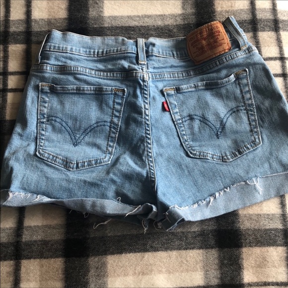 Vintage Levi Jean Shorts - Picture 3 of 5